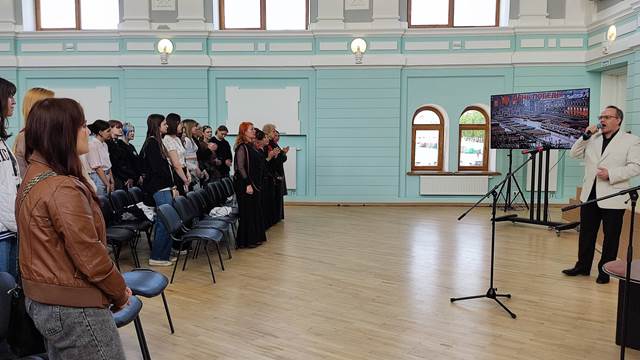 Библиотека провела вечер исторической памяти «У войны не женское лицо»
