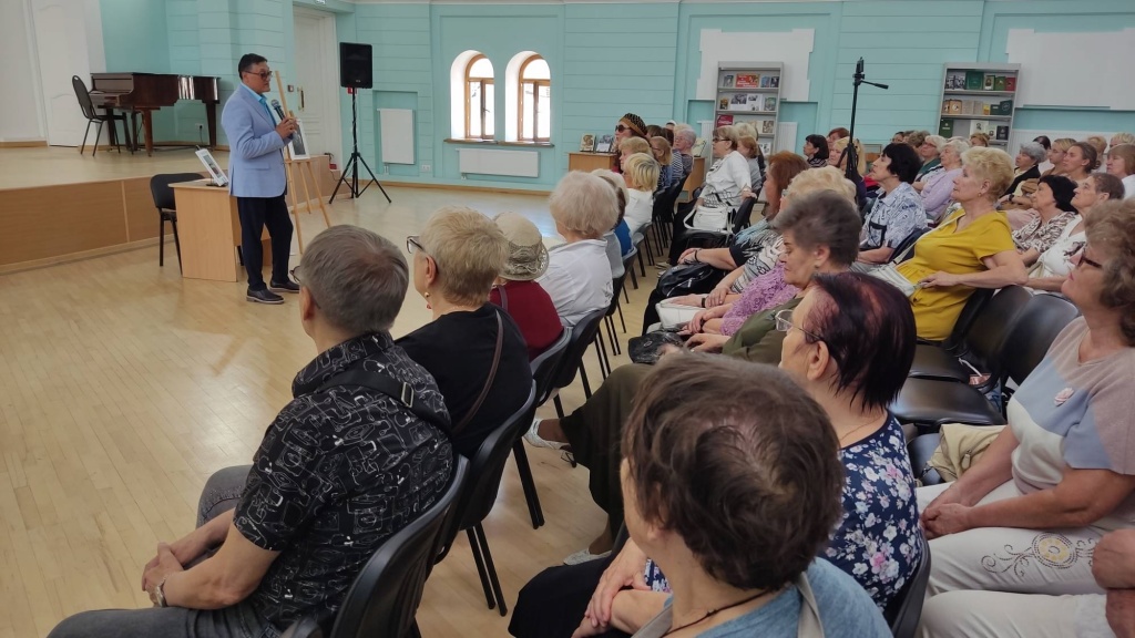 В библиотеке вспомнили легендарного артиста В. С. Ланового