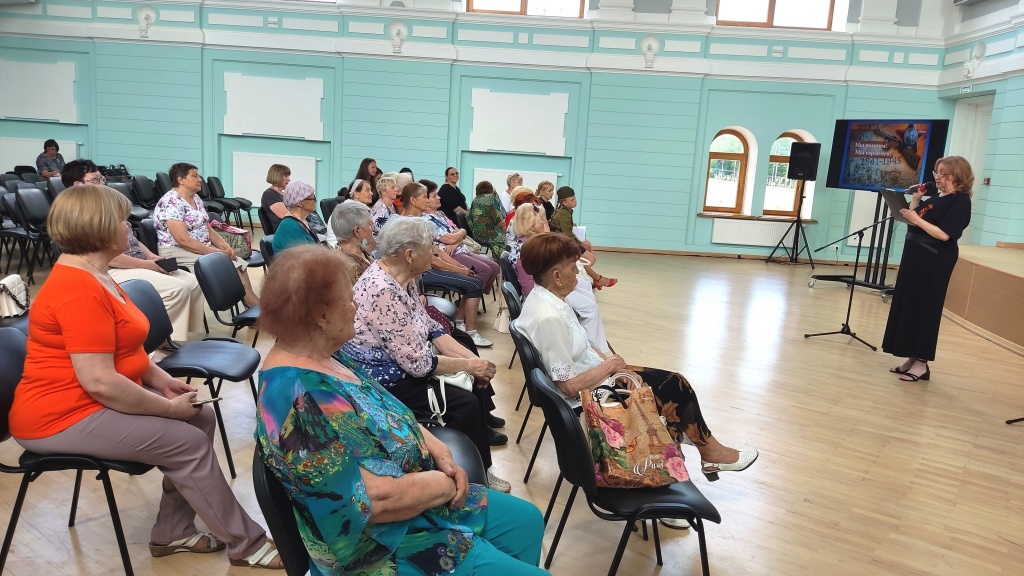 В библиотеке прошёл вечер исторической памяти «И люди встали как щиты» ко Дню памяти и скорби