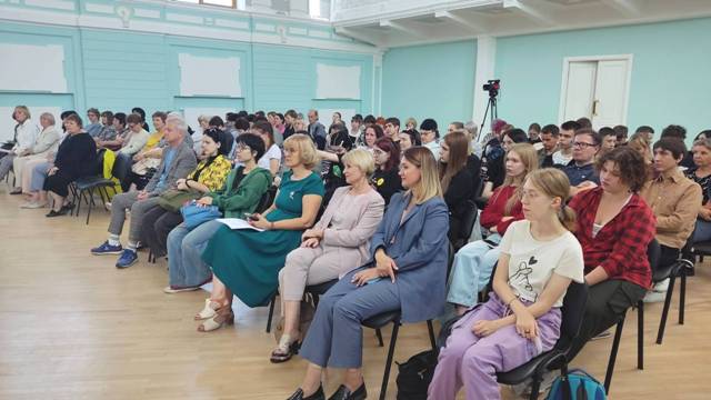 Пленарное заседание открыло программу Х международного книжного фестиваля «Волжская волна» в Саратове