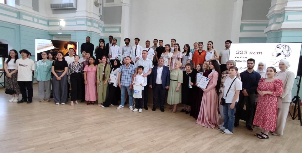 В День русского языка в библиотеке звучали стихи А. Пушкина на разных языках народов мира