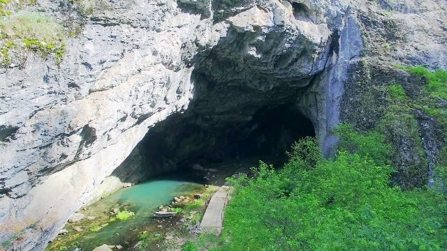 Клип-обзор изданий из фондов библиотеки «Пещеры как объект экологического туризма»